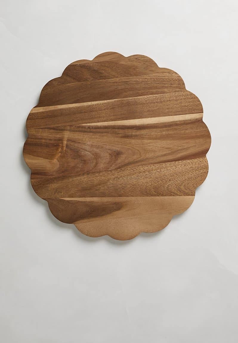 Scalloped Edge Wooden Board 36.5x36.5x1.5cm