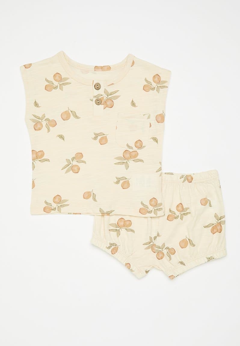 Shorts & tee set light orange & neutral