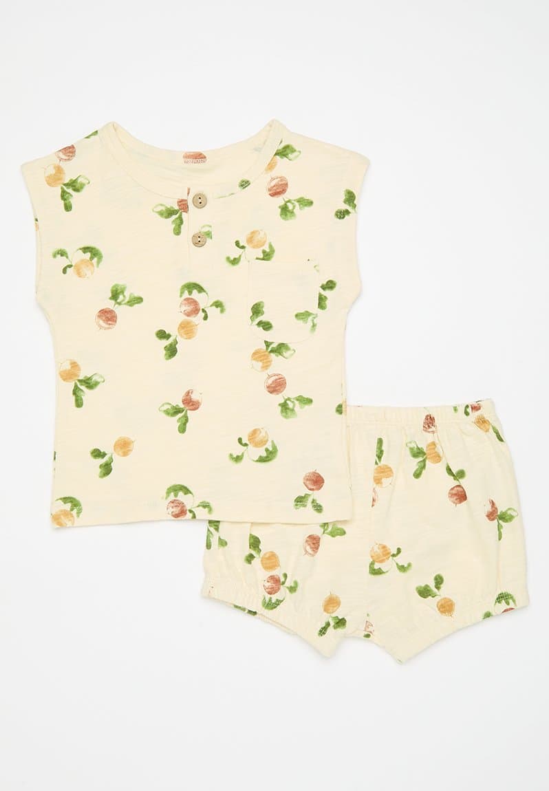Floral tee & bloomer shorts