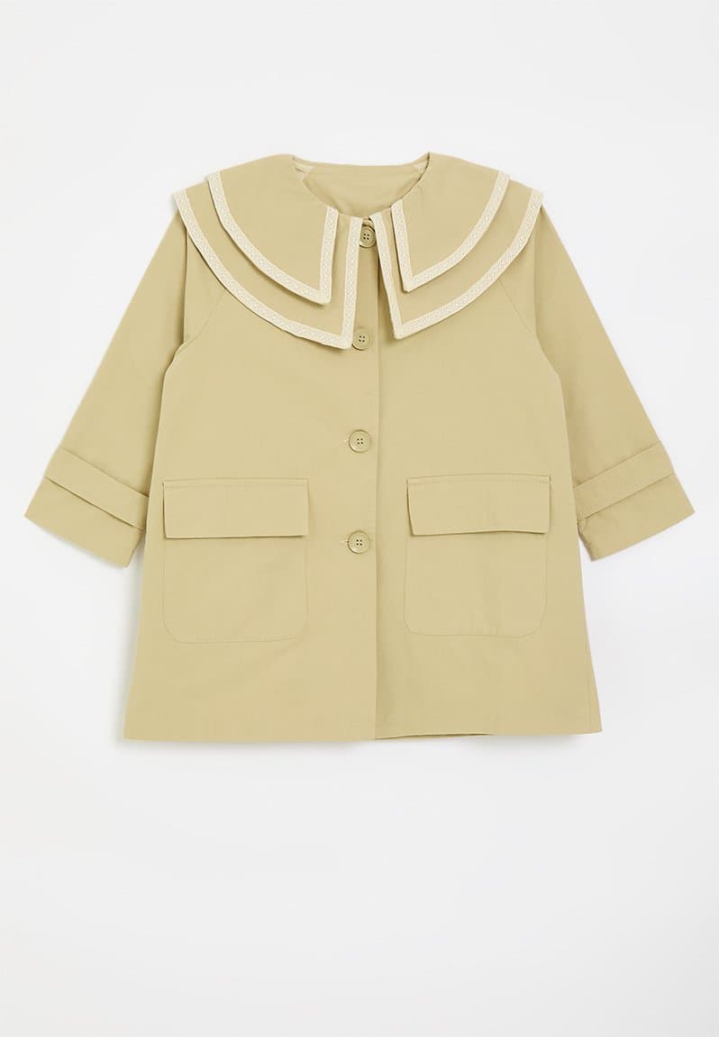 Double pointed flat collar coat