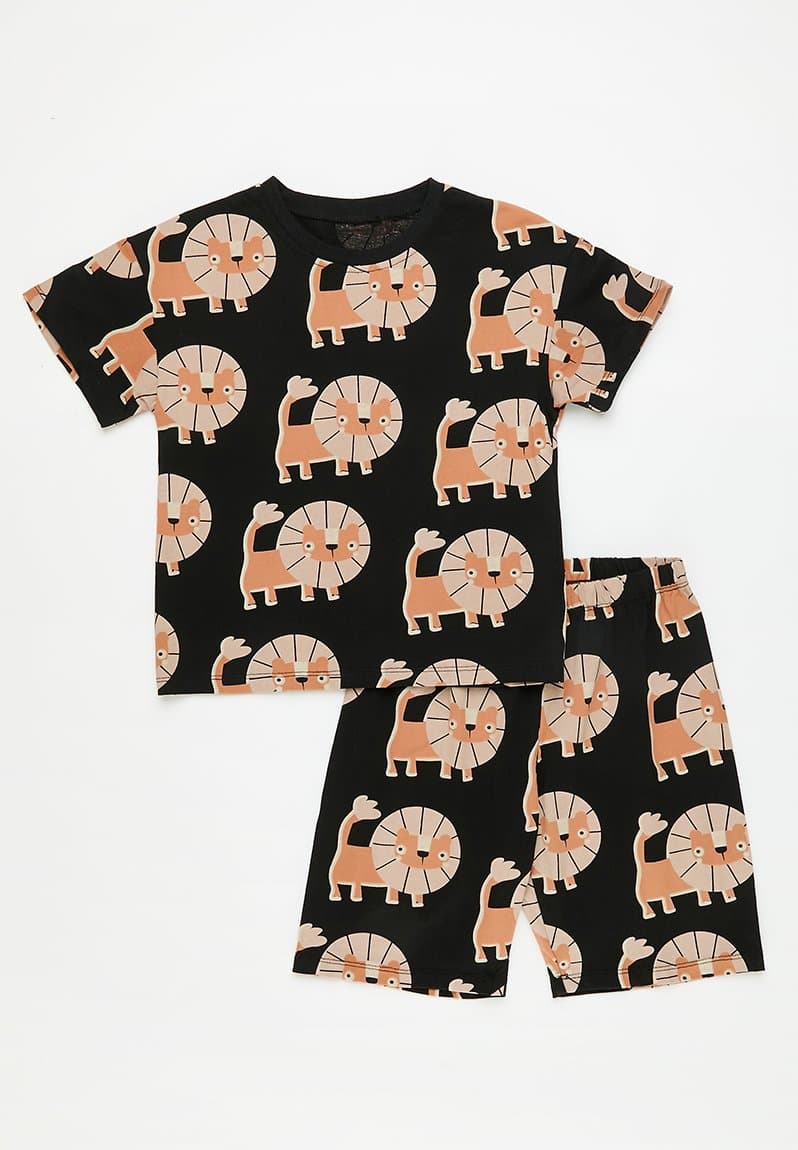 Lion all-over-print tee with matching shorts