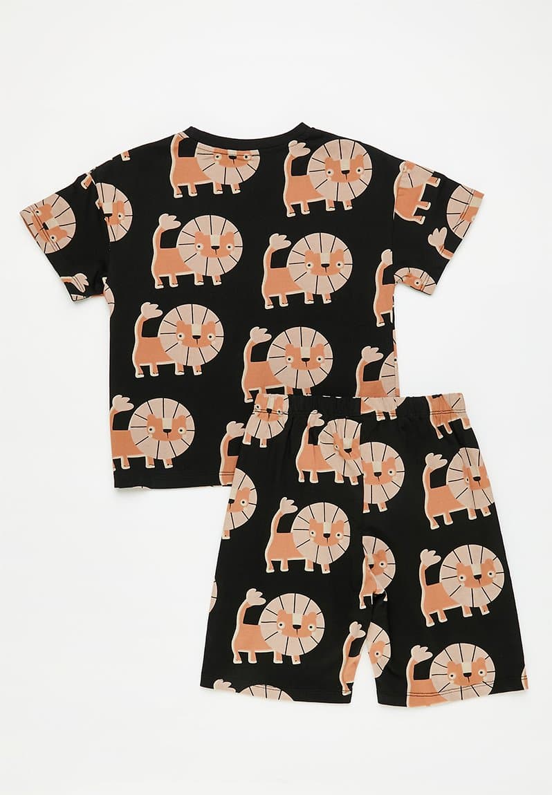 Lion all-over-print tee with matching shorts, view 2