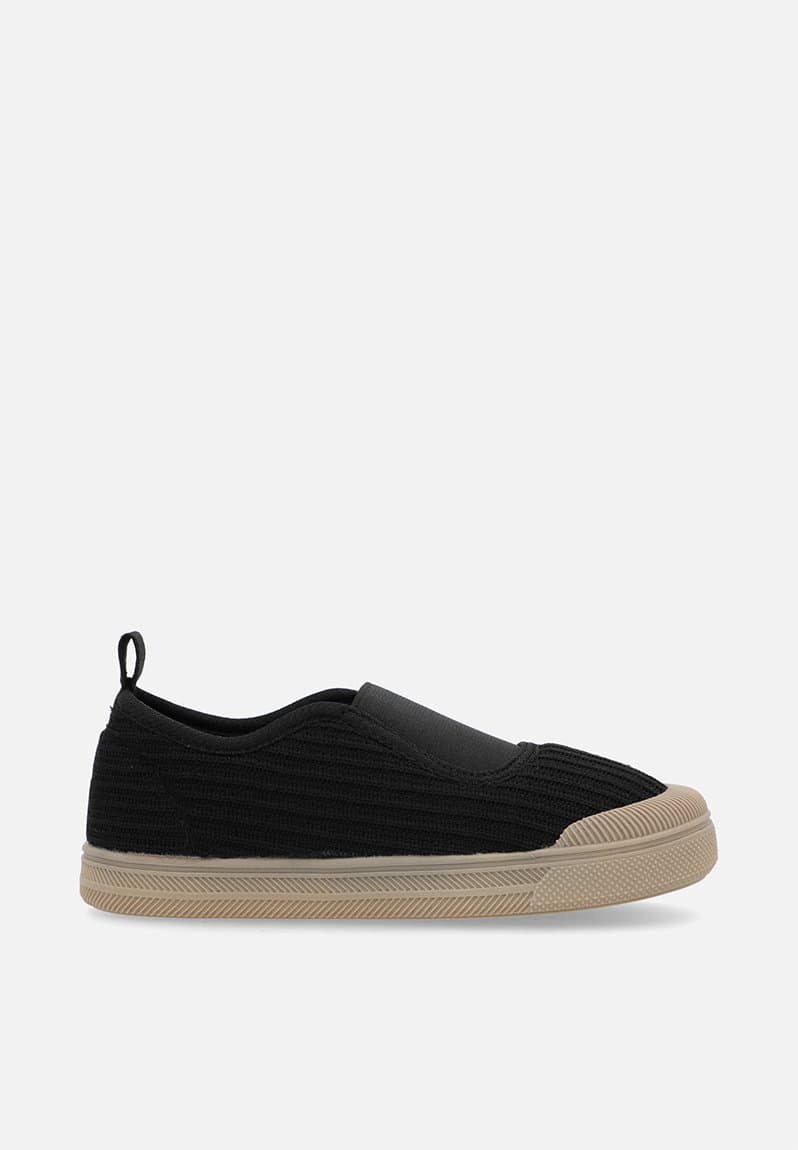 Platform slip on sneakers