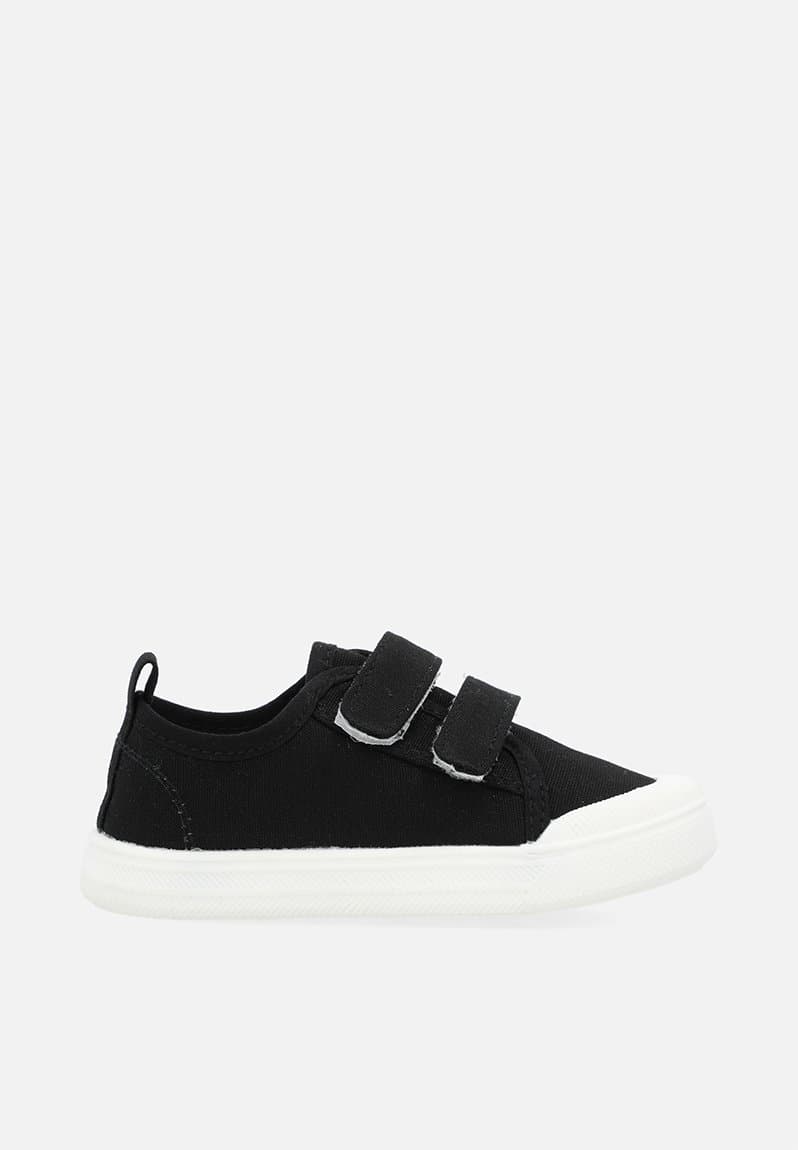 Adjustable strap fastener sneakers