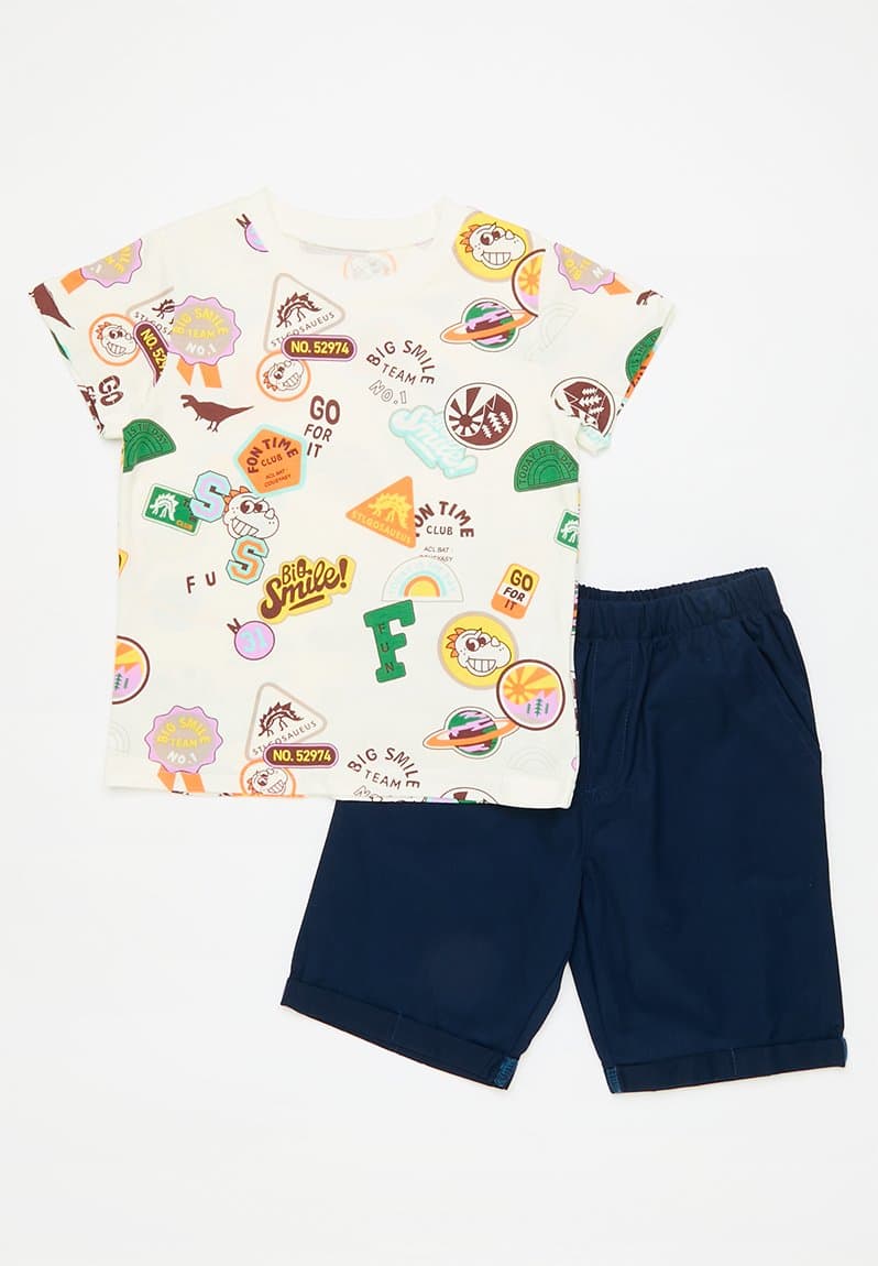 Sticker all-over-print tee with plain shorts