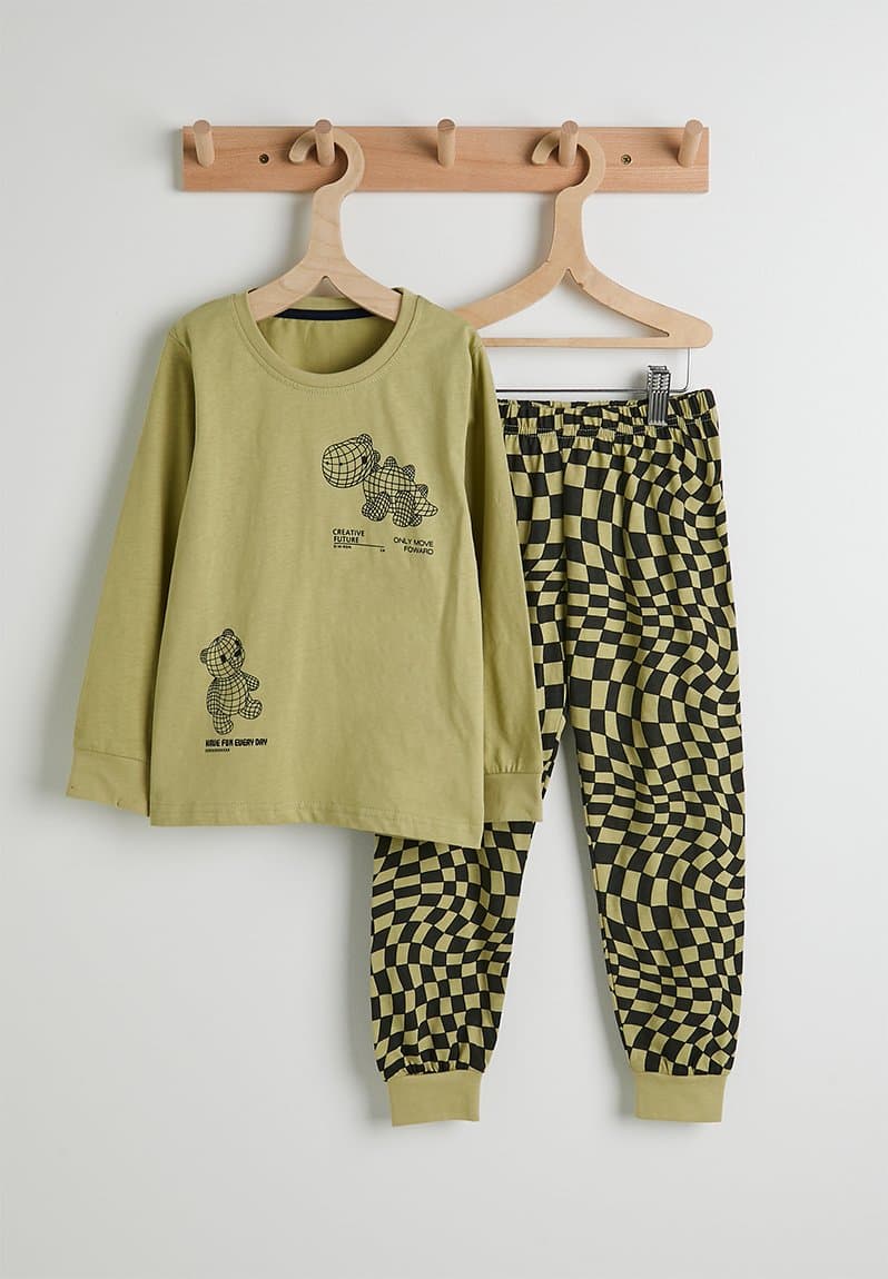 Pj set with graphic and slogan army green/army green checkerboard