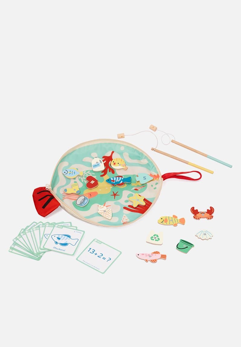 Classic World Fishing Game Travel-Size Set with Activity Cards 34pcs