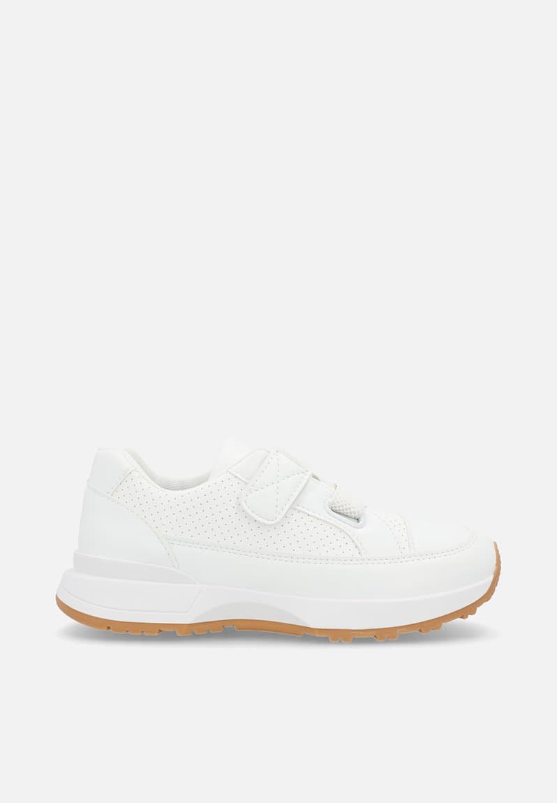 Low top sneakers