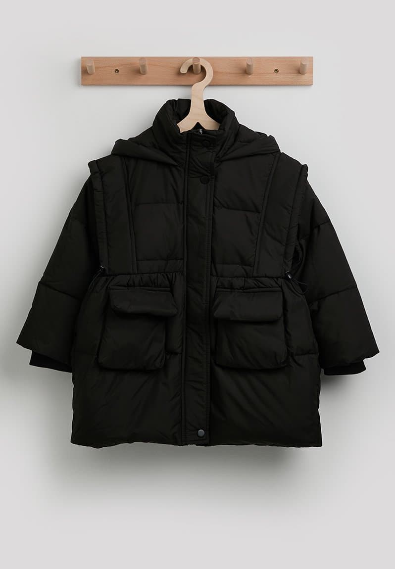 Shoulder overlay puffer jacket with padded pocketst raisin