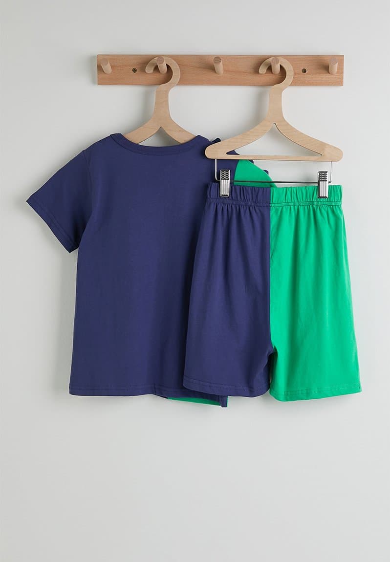 Split-colour tee and shorts, view 2