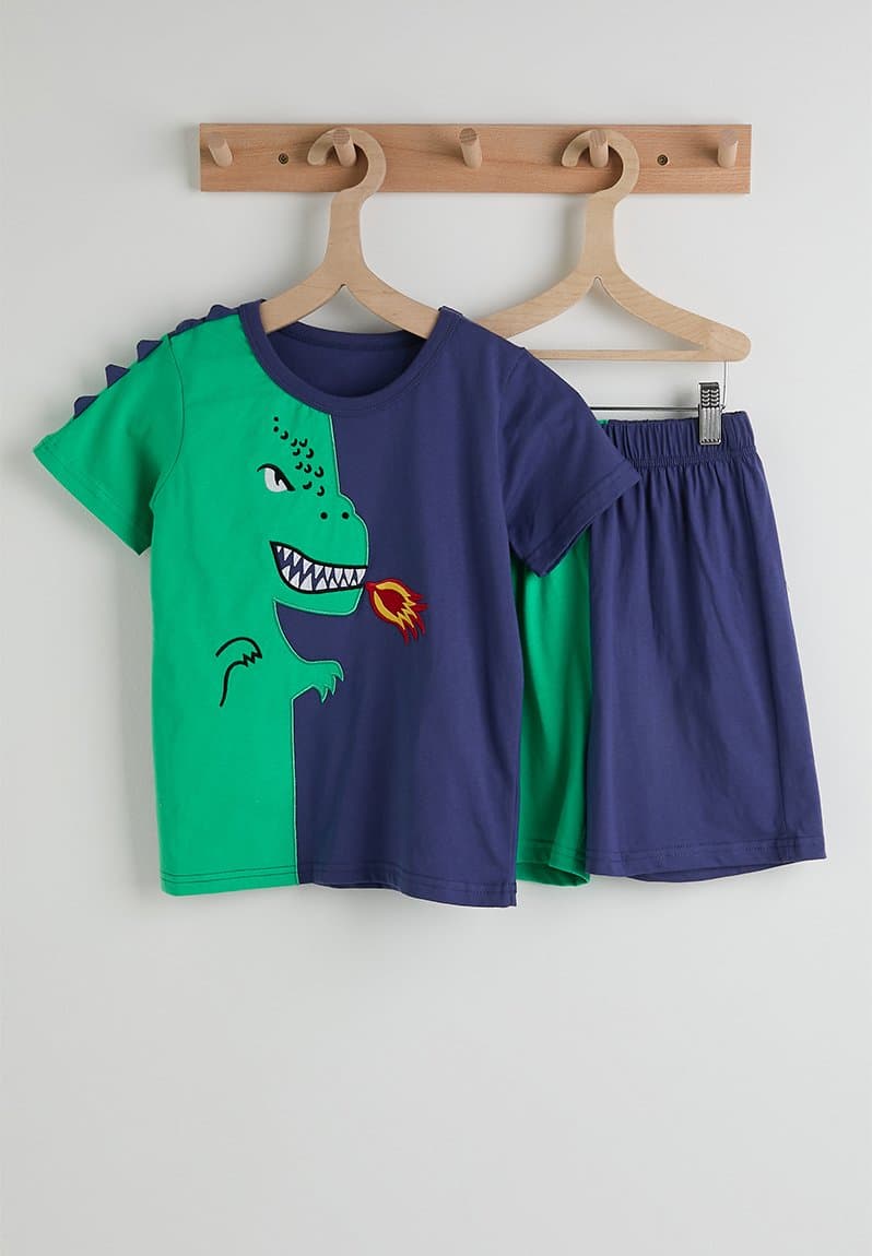 Split-colour tee and shorts