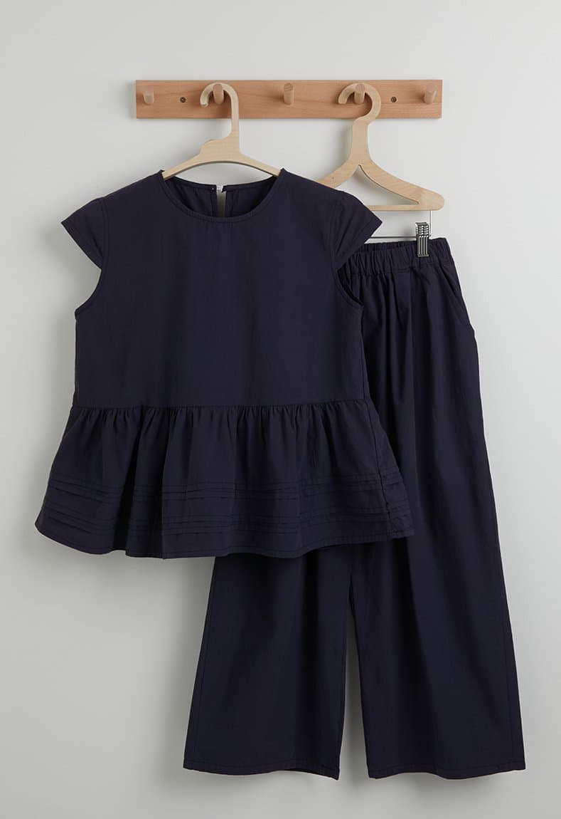 Capped sleeve blouse with wide leg pants ink