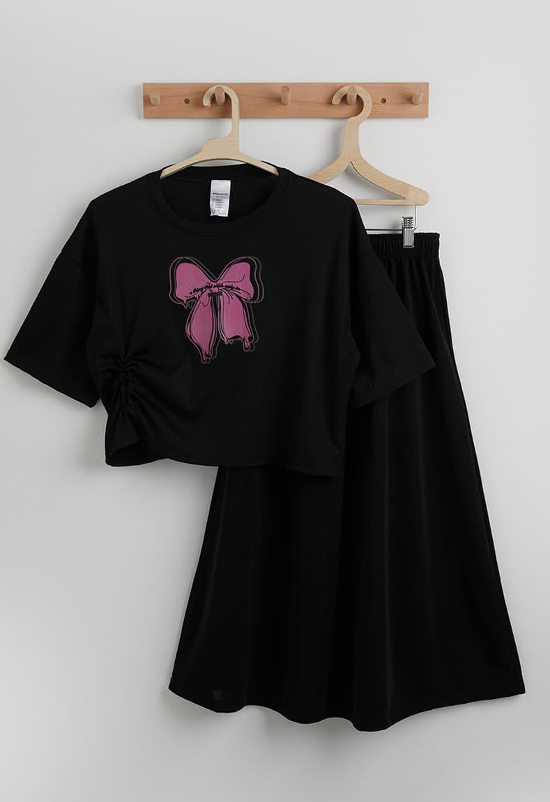 Bow graphic tee with maxi skirt
