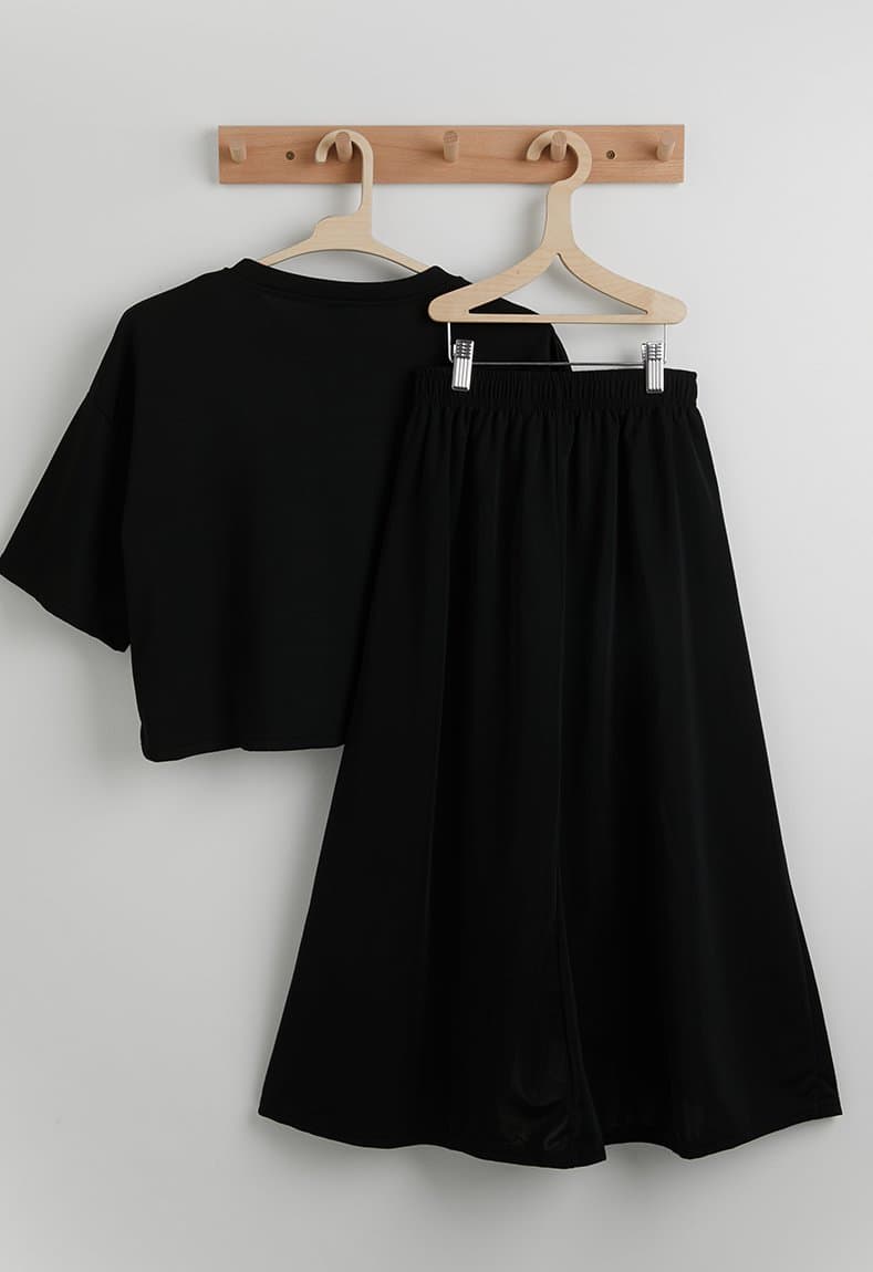 Bow graphic tee with maxi skirt, view 2
