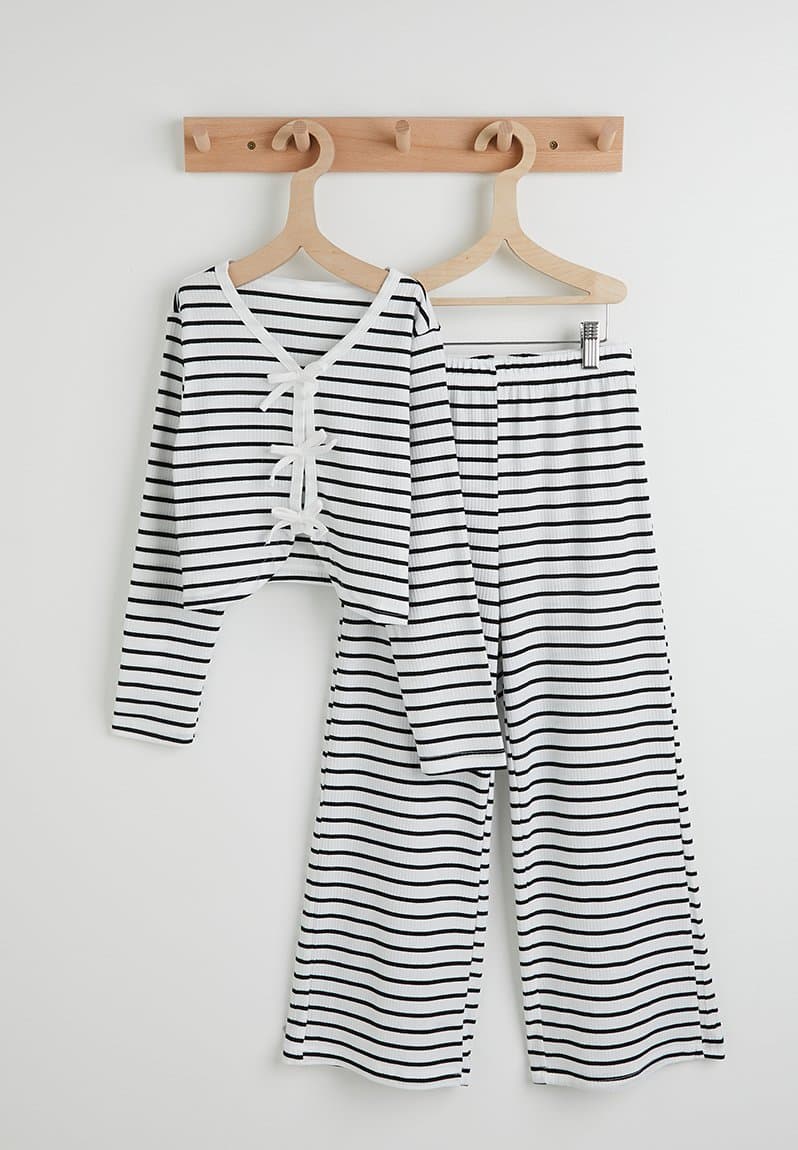 Tie bow top and pants black/white stripe