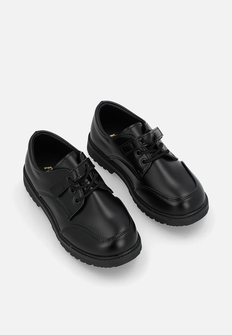 Lace-up dress shoes