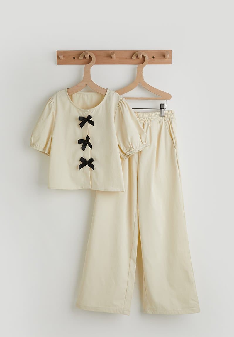 Blouse & pants cream