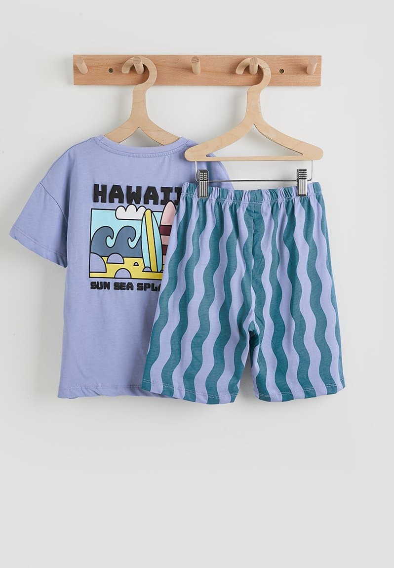 Placement tee & printed shorts
