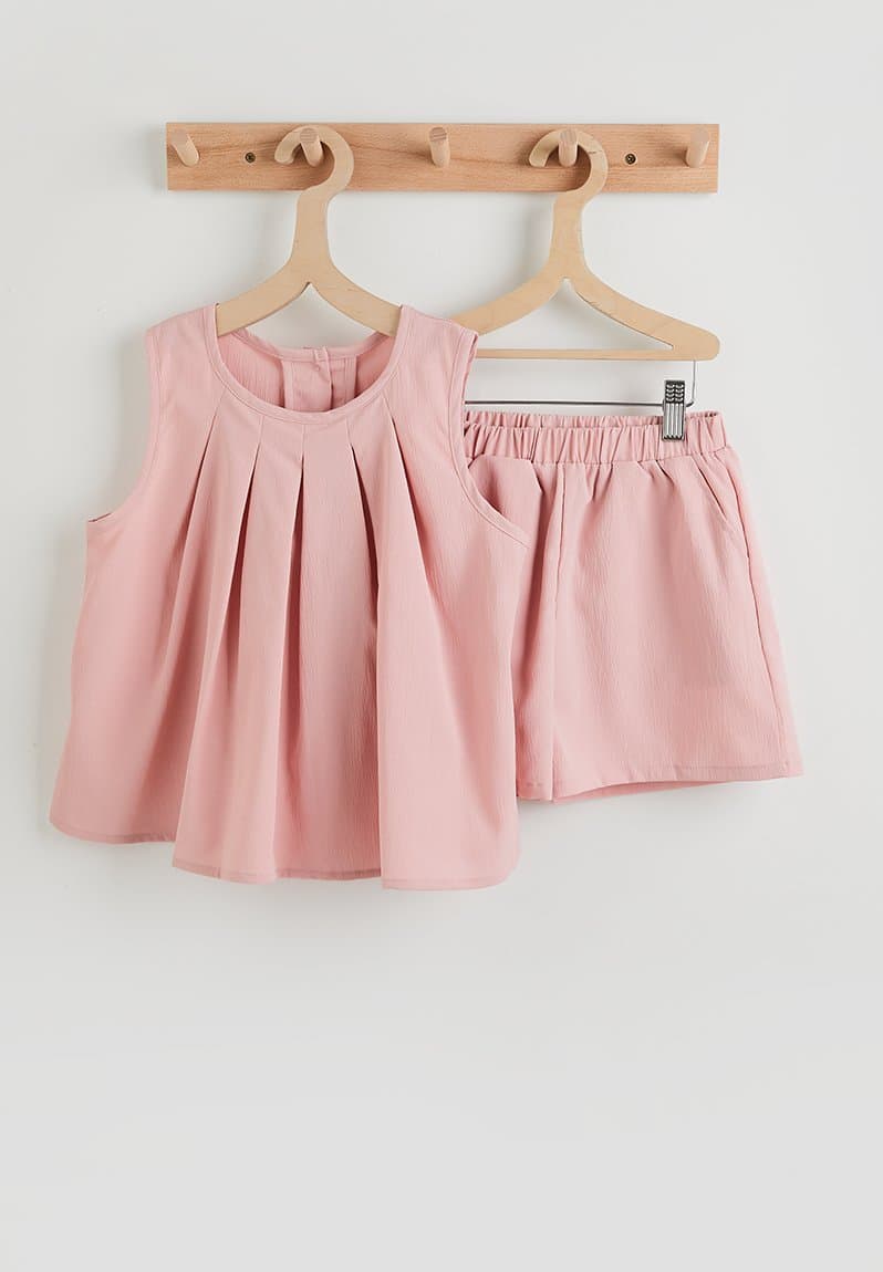 Box pleated blouse with shorts