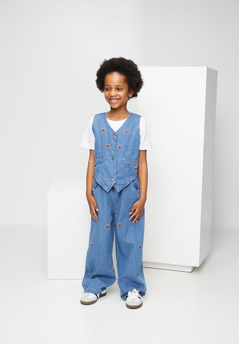 Cherry aop denim vest & jeans
