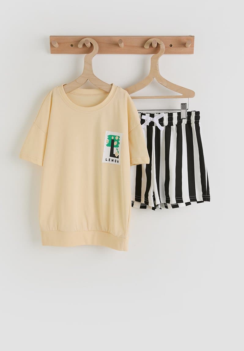Tee & shorts lt yellow & black stripes