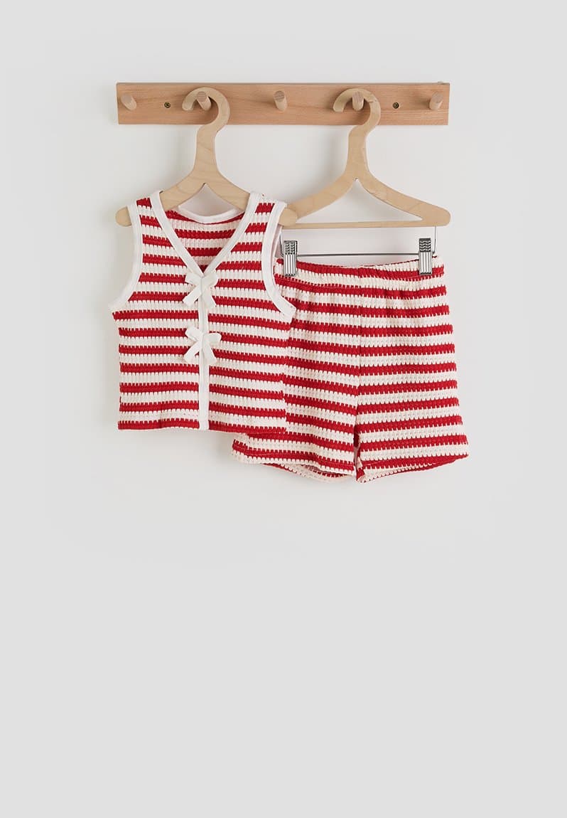 Striped top & shorts red