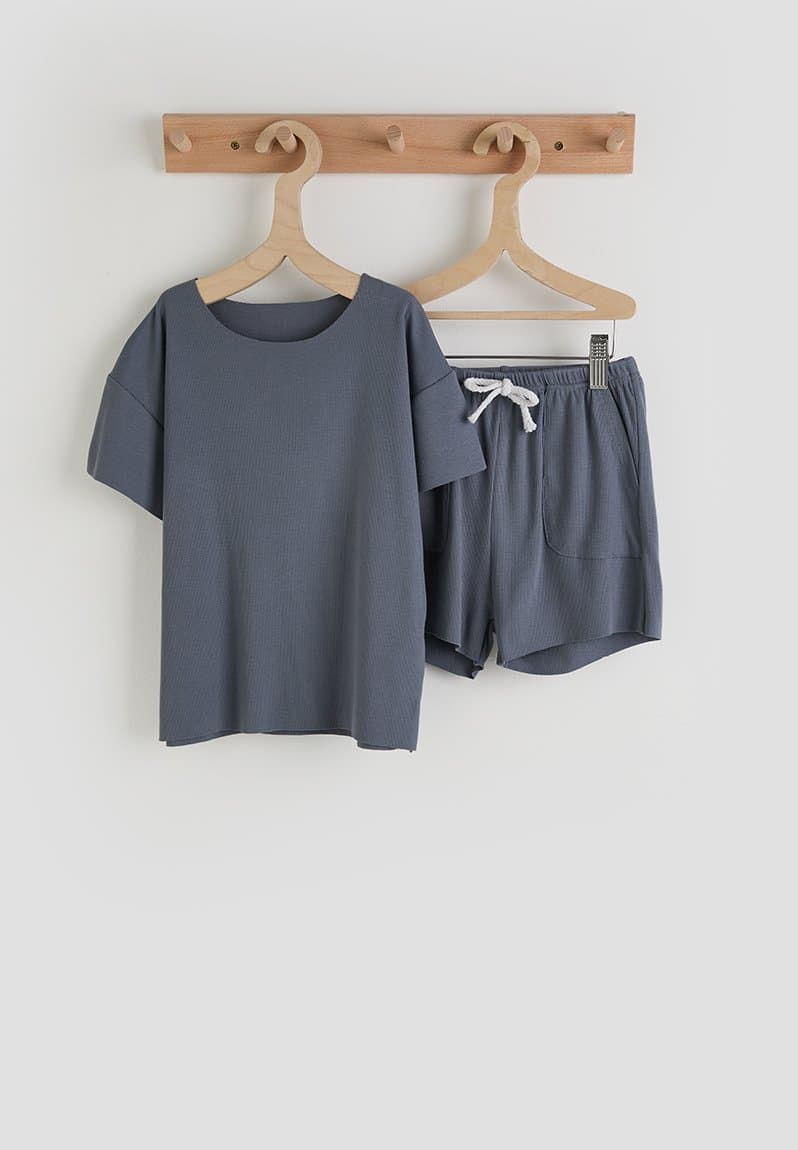 Tee & shorts